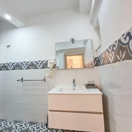 Tribunali Konukevi Napoli