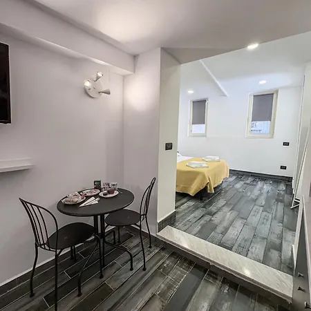 Tribunali 4* نابولي