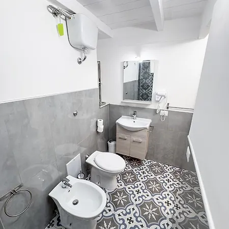 Tribunali 4*