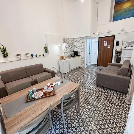 Tribunali 4* نابولي